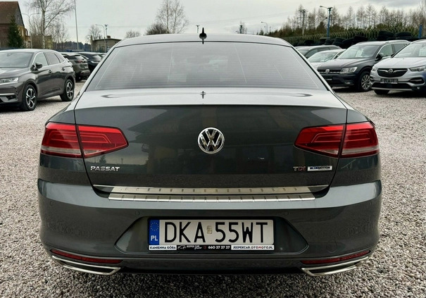 Volkswagen Passat cena 45900 przebieg: 300000, rok produkcji 2015 z Góra małe 497